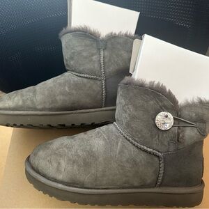 Brand new UGG Mini Bailey Button Bling Gray Grey Suede Ankle Boots Size 10 Women